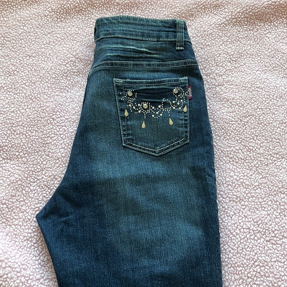 Dark wash jeans with embellished pockets - Picture 3 of 10
